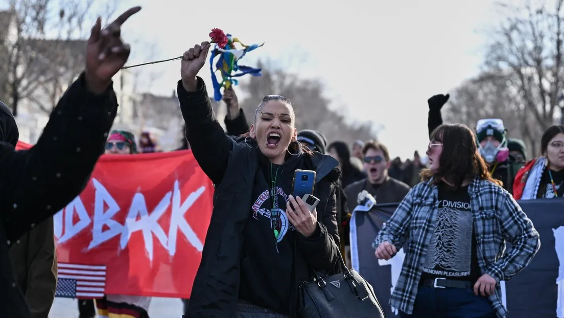 695edec7e9ff717ff1193b47