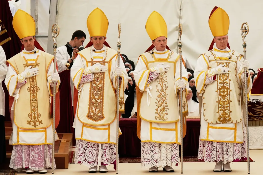 APTOPIX_Switzerland_Vatican_Defiant_Traditionalists_75316-scaled