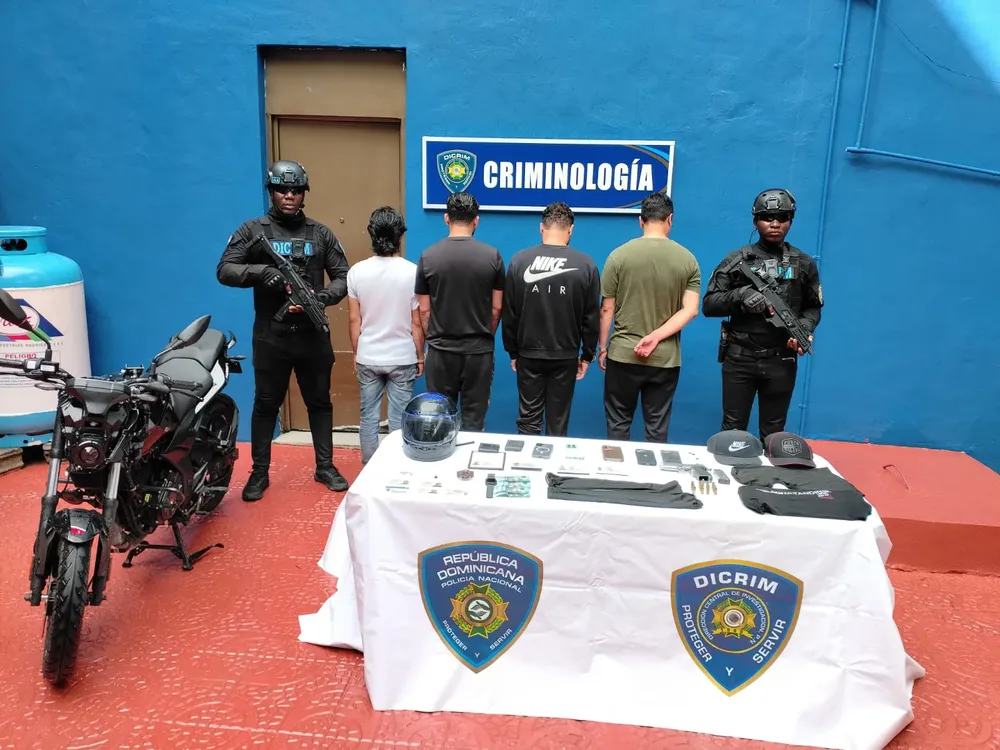 Apresan cuatro colombianos