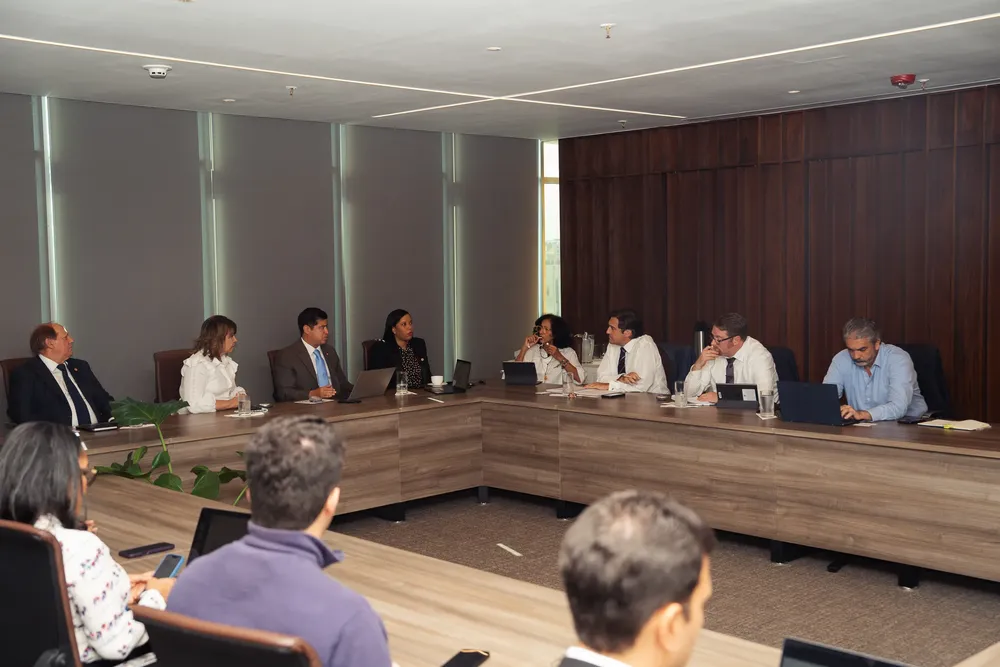 La presidenta de la ABA encabeza reunioìn con la misioìn del FMI