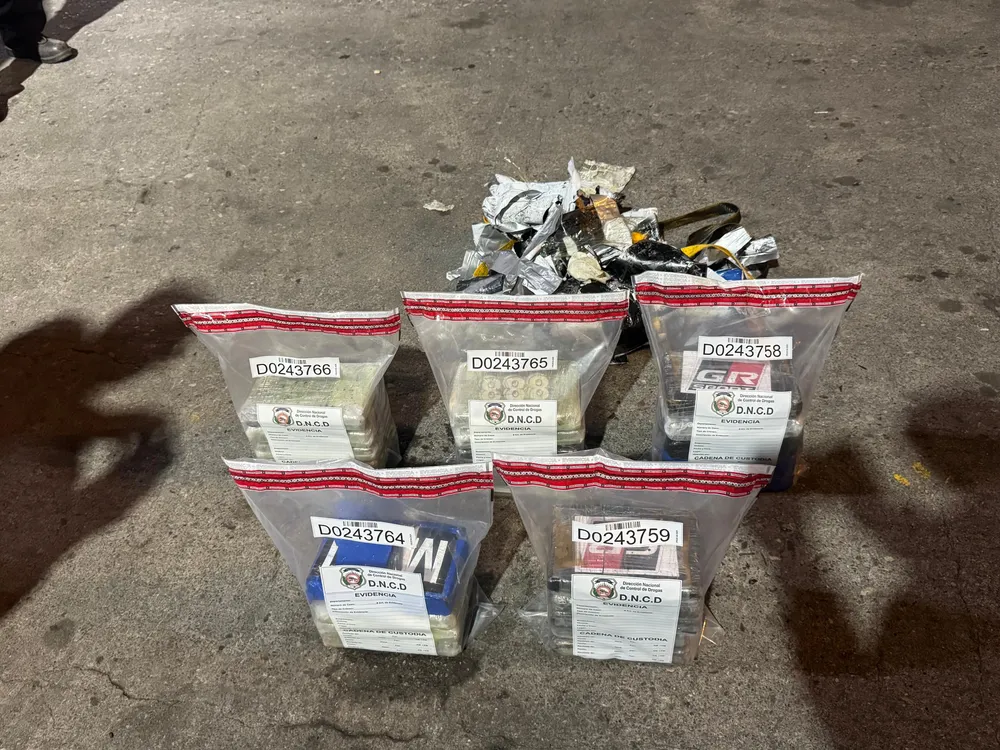 Ocupan 24 paquetes de una sustancia presumiblemente cocaína