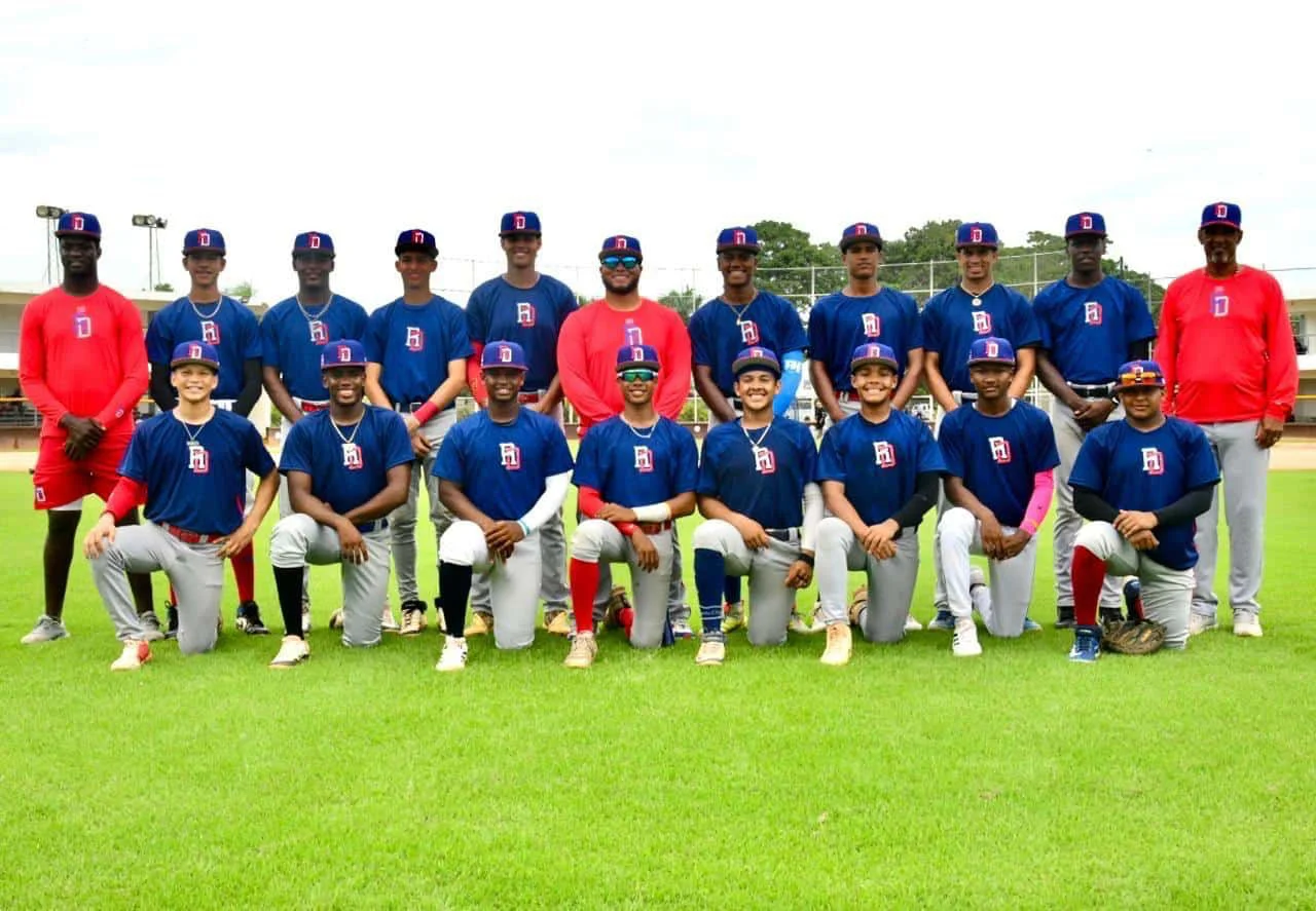 Ministro Kelvin Cruz felicita al equipo dominicano