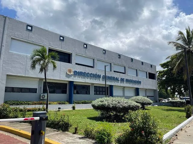 Fachada. Dirección de Migración