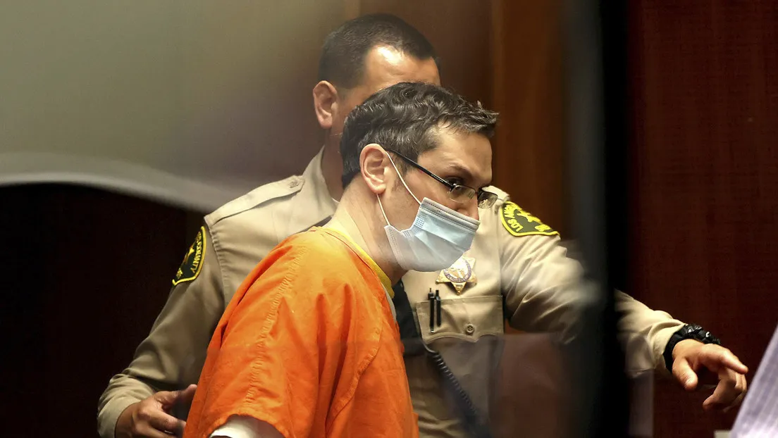 69035775e9ff71300c33c702