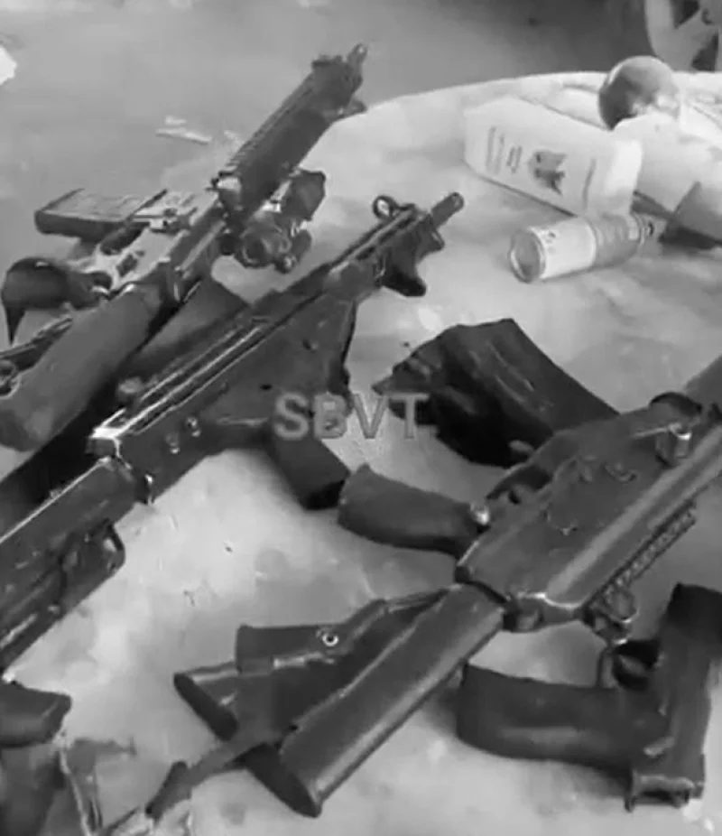 Parte del arsenal de armas en poder de las bandas haitianas