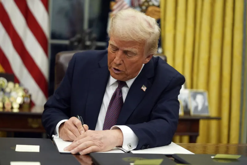 DONALD TRUMP