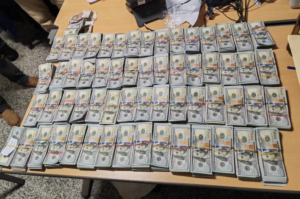 dolares