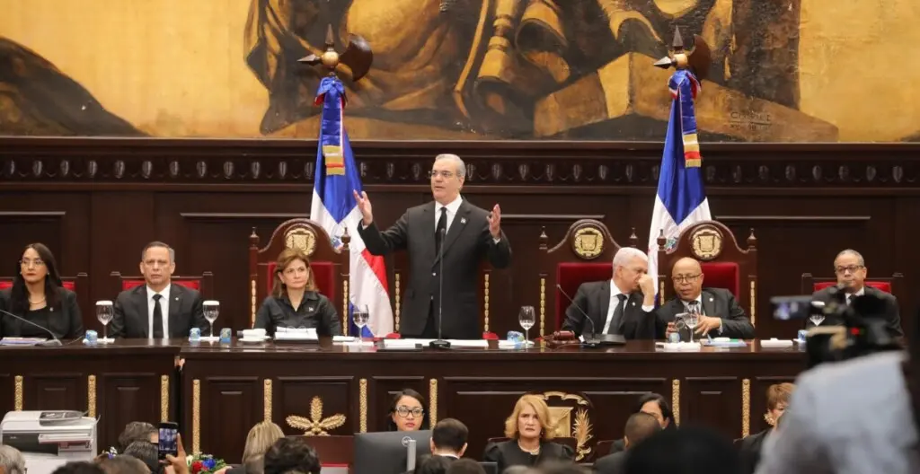 Abinader-destaca-bondades-nueva-Constitucion-1024x528