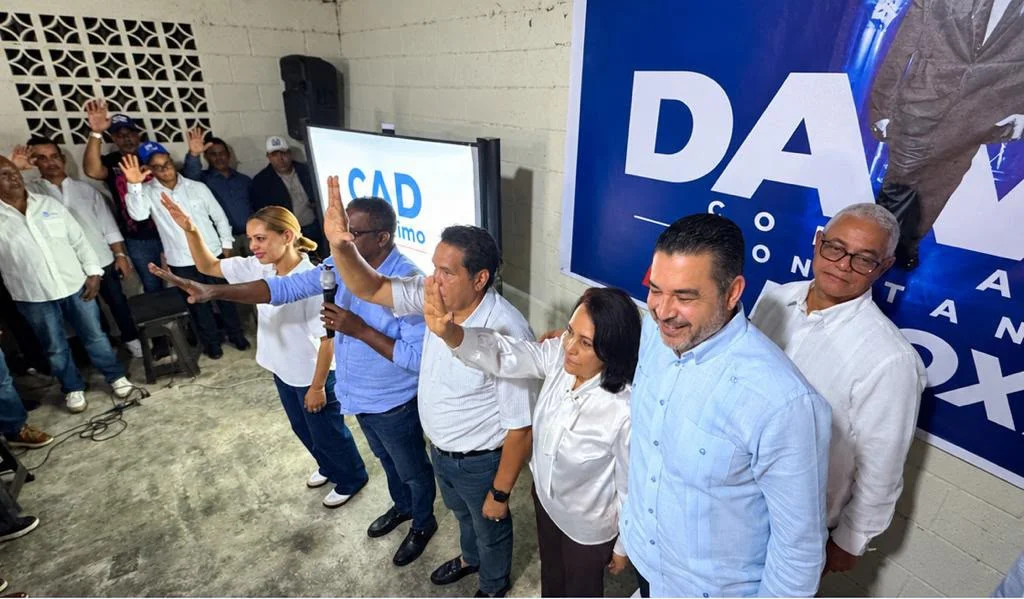 Agustín Burgos juramenta comité de apoyo a David Collado