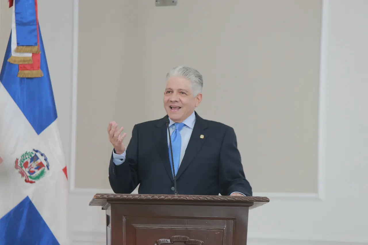 Eduardo-Estrella-resalta-transformacion-y-alto-rendimiento-legislativo-del-Senado-2