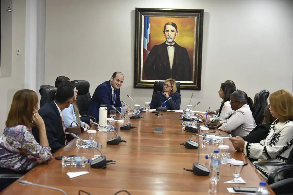 Diputados piden explicaciones al director del INABIE