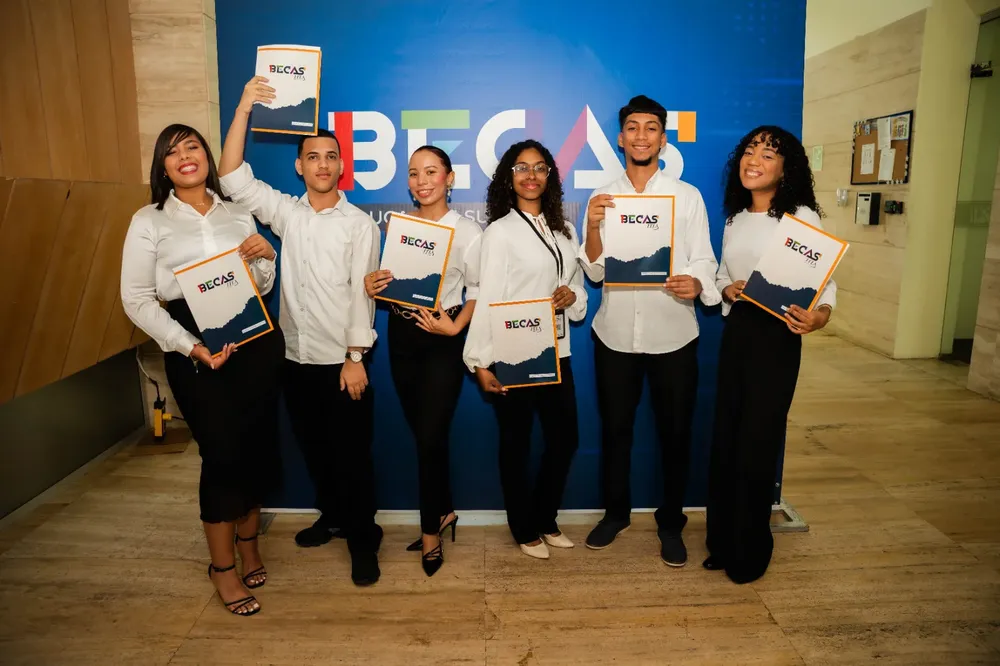 ITLA entrega 118 becas