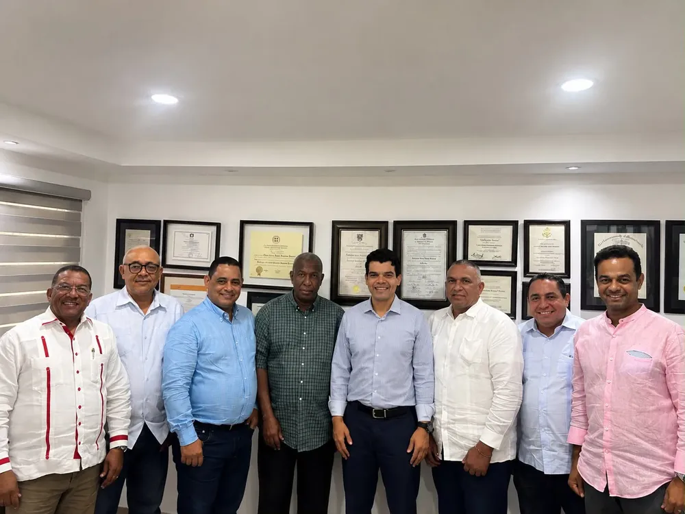 Cinco exdiputados se suman al proyecto presidencial de Wellington Arnaud