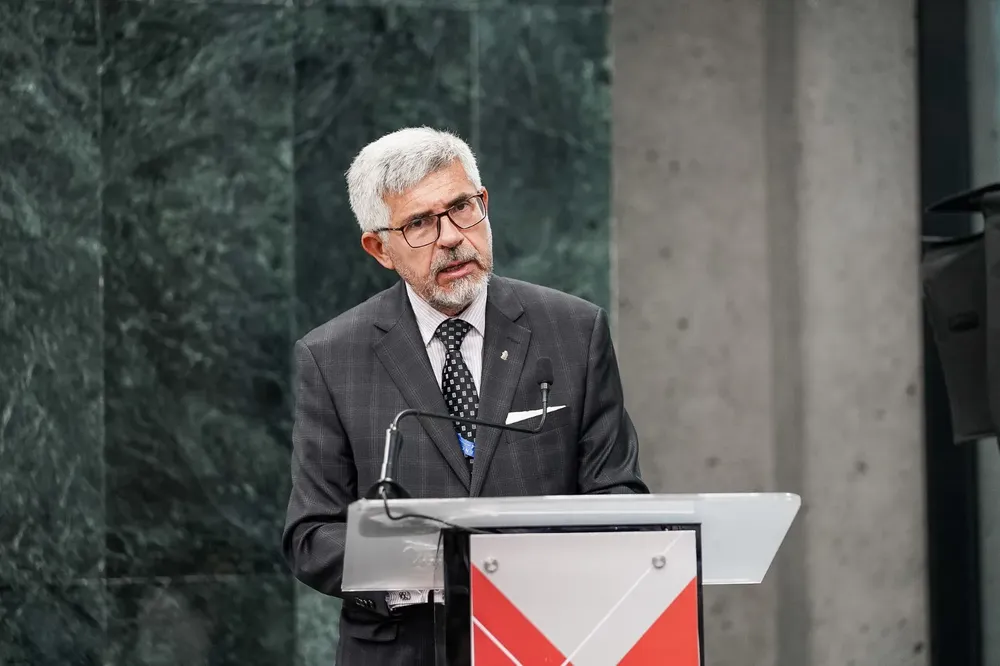 63ba1037-0298-48d9-b963-c2428ab65700