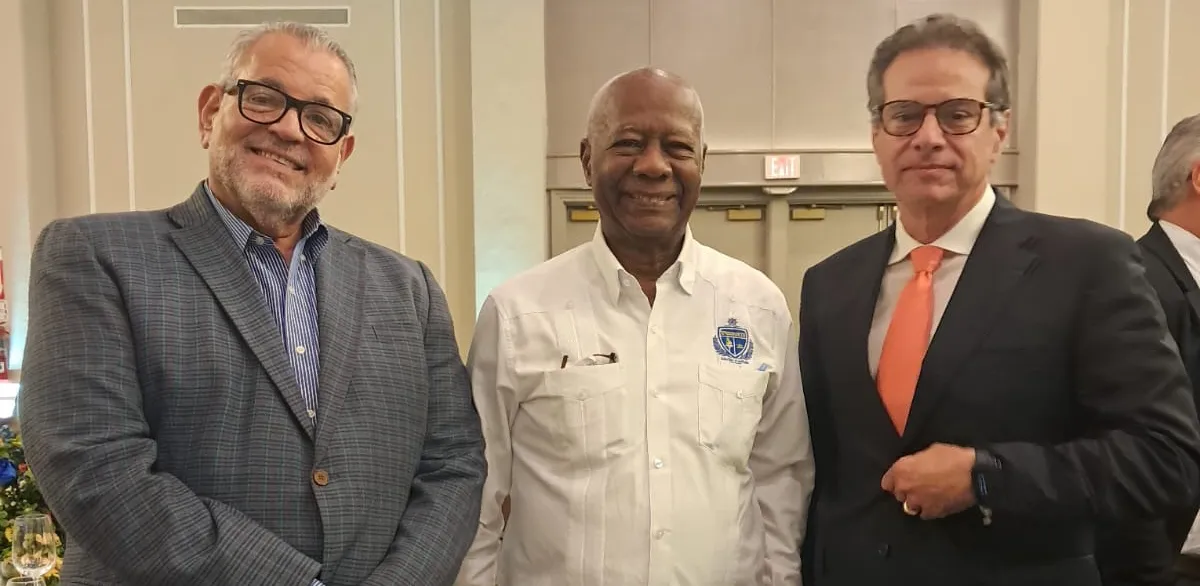 Principal Wilfreddo Mallén, el rector Nouel Antonio de la Cruz Ibé y Raúl Rizek (1)