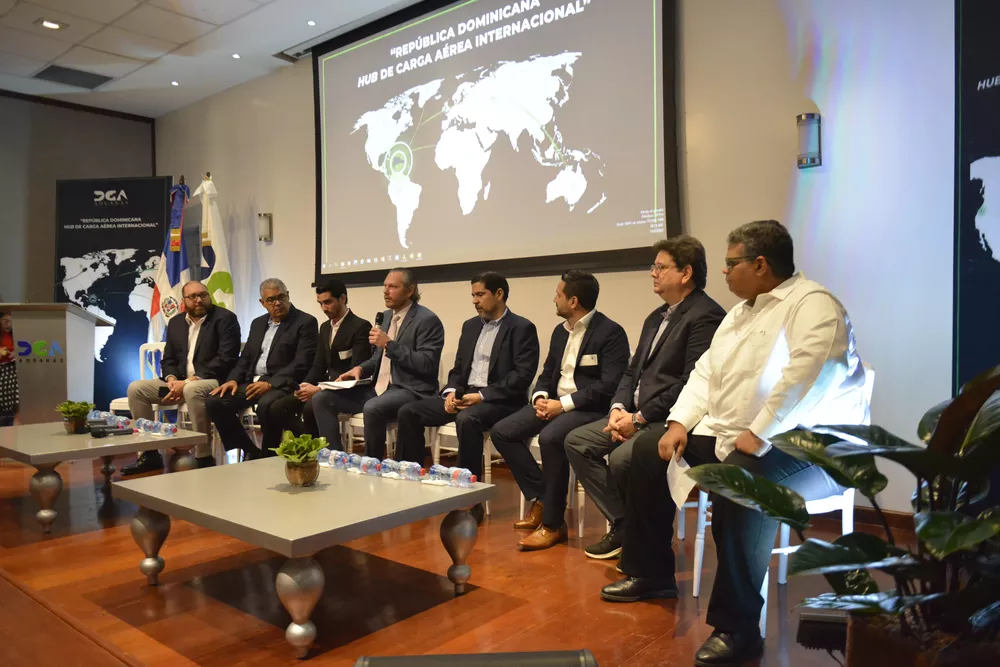Foto 4 Representantes de las principales empresas exportadoras, zonas francas, operadores aeroportuarios, líneas aéreas y manejadores de carga del país.