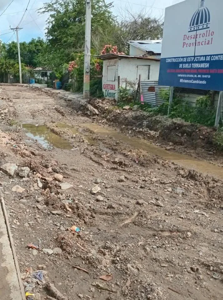 Reclaman arreglo de las calles