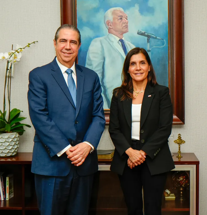 El aspirante presidencial peledeista dijo que valora la visita como un importante preámbulo para continuar fortaleciendo el diálogo democrático y las relaciones entre nuestros los pueblos dominicano y estadounidense.